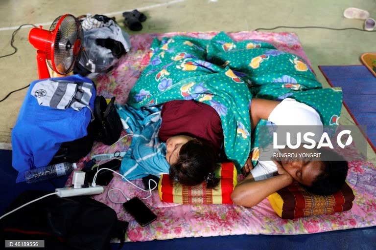 Tropas tailandesas e cambojanas entram em confronto devido a disputa fronteiriça.