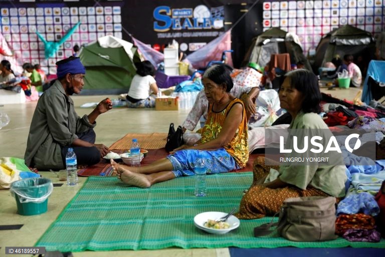 Tropas tailandesas e cambojanas entram em confronto devido a disputa fronteiriça.