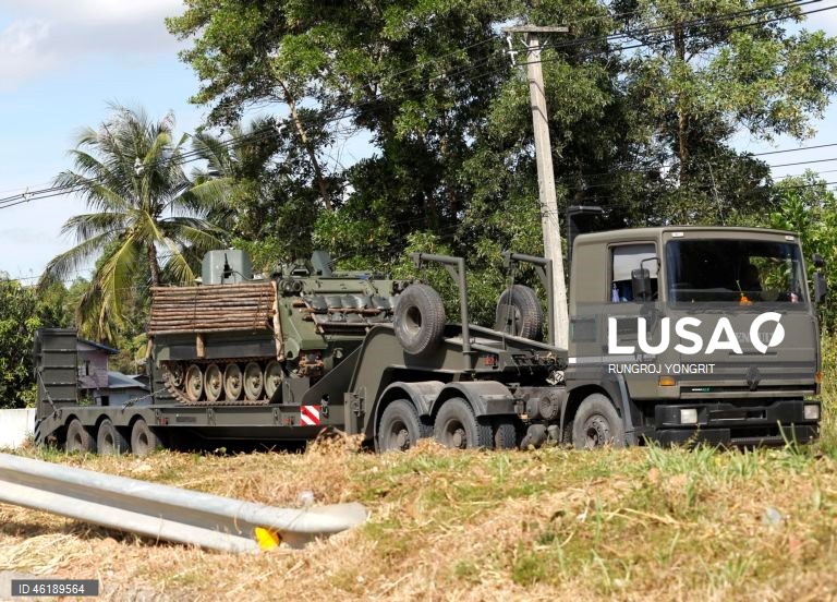 Tropas tailandesas e cambojanas entram em confronto devido a disputa fronteiriça.