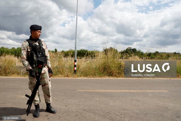 Tropas tailandesas e cambojanas entram em confronto devido a disputa fronteiriça.
