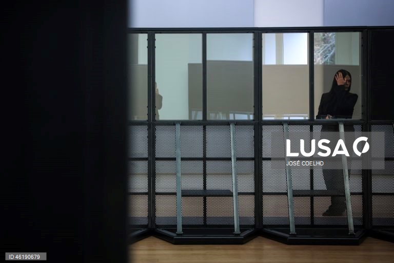 Visita de imprensa da exposição "Anne Imhof: Fun ist ein Stahlbad" no Museu de Serralves