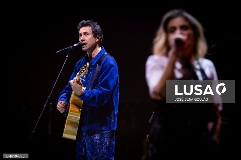 A banda portuguesa Silence 4, composta por David Fonseca, Sofia Lisboa, Rui Costa e Tozé Pedrosa (com Paulo Mouta Pereira), durante o primeiro de dois concertos na Meo Arena, em Lisboa, 12 de dezembro de 2025. A banda de Leiria encontra-se numa mini-digressão para celebrar os 30 anos de carreira. JOSÉ SENA GOULÃO/LUSA
