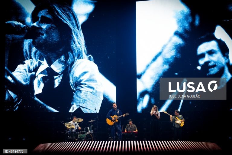 A banda portuguesa Silence 4, composta por David Fonseca, Sofia Lisboa, Rui Costa e Tozé Pedrosa (com Paulo Mouta Pereira), durante o primeiro de dois concertos na Meo Arena, em Lisboa, 12 de dezembro de 2025. A banda de Leiria encontra-se numa mini-digressão para celebrar os 30 anos de carreira. JOSÉ SENA GOULÃO/LUSA