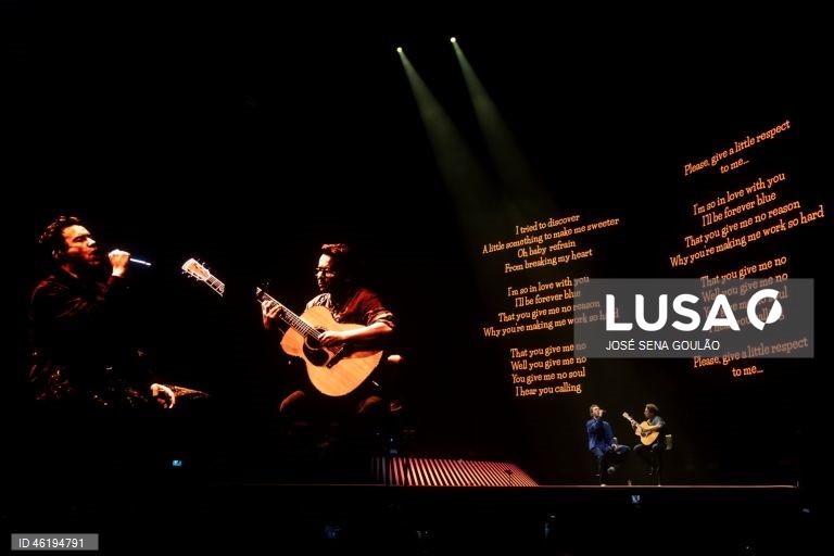 A banda portuguesa Silence 4, composta por David Fonseca, Sofia Lisboa, Rui Costa e Tozé Pedrosa (com Paulo Mouta Pereira), durante o primeiro de dois concertos na Meo Arena, em Lisboa, 12 de dezembro de 2025. A banda de Leiria encontra-se numa mini-digressão para celebrar os 30 anos de carreira. JOSÉ SENA GOULÃO/LUSA