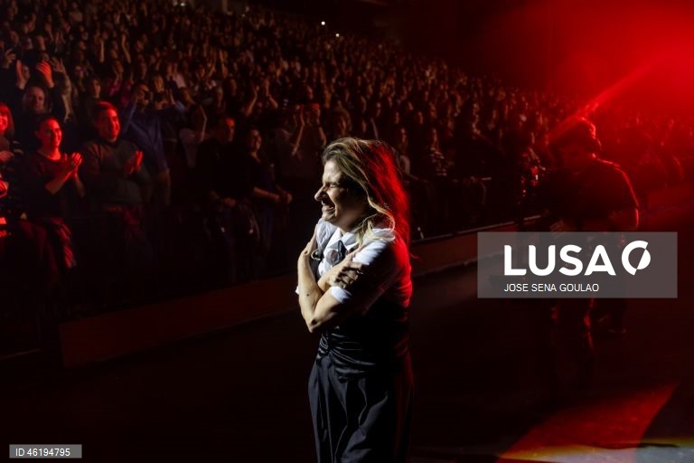 A banda portuguesa Silence 4, composta por David Fonseca, Sofia Lisboa, Rui Costa e Tozé Pedrosa (com Paulo Mouta Pereira), durante o primeiro de dois concertos na Meo Arena, em Lisboa, 12 de dezembro de 2025. A banda de Leiria encontra-se numa mini-digressão para celebrar os 30 anos de carreira. JOSÉ SENA GOULÃO/LUSA