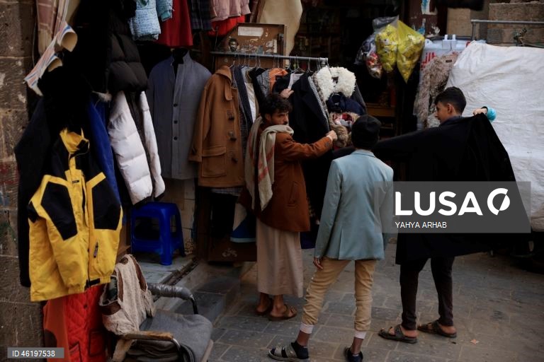 Iémen: Mercado de roupas de inverno usadas em Sana