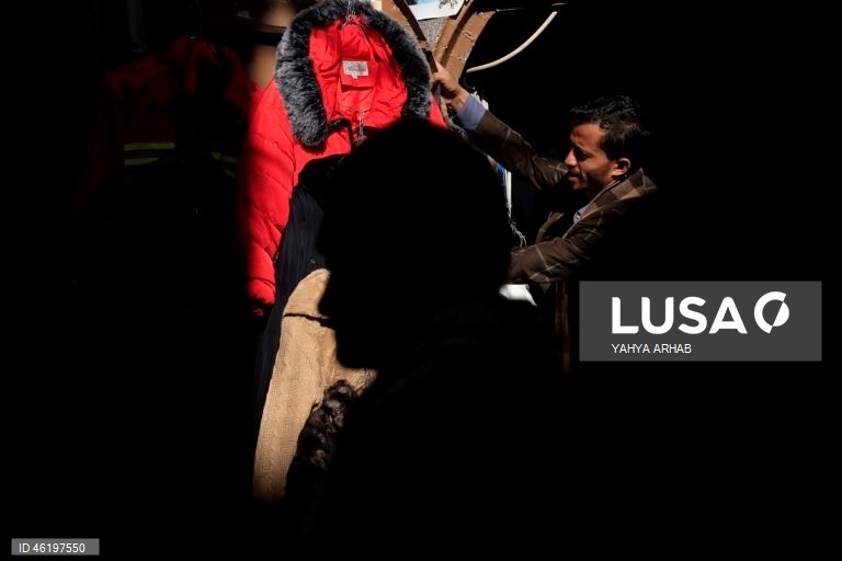 Iémen: Mercado de roupas de inverno usadas em Sana