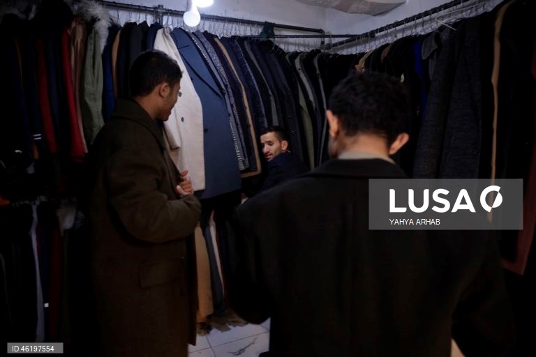 Iémen: Mercado de roupas de inverno usadas em Sana