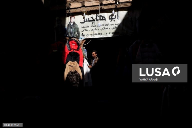 Iémen: Mercado de roupas de inverno usadas em Sana