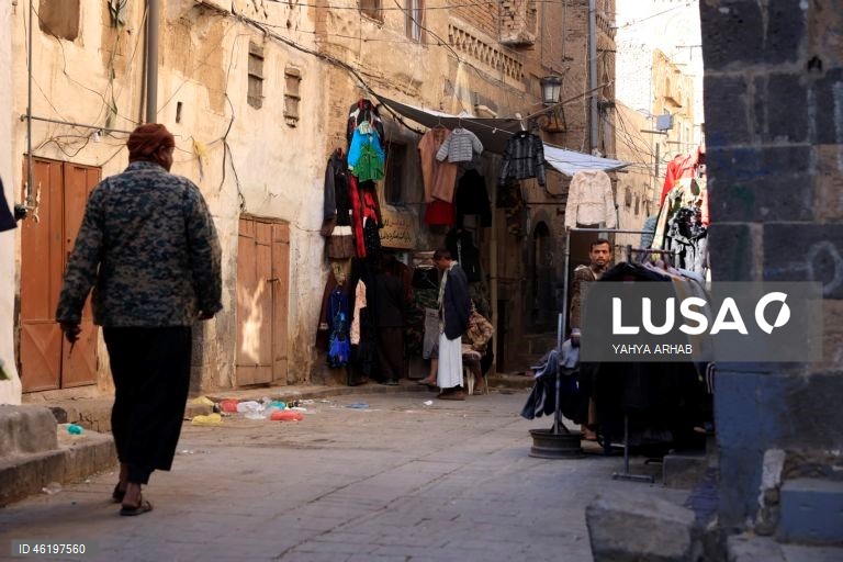 Iémen: Mercado de roupas de inverno usadas em Sana