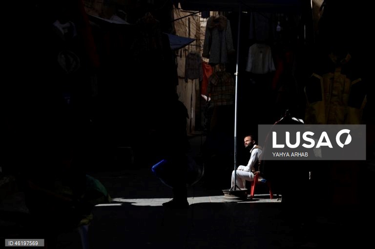 Iémen: Mercado de roupas de inverno usadas em Sana