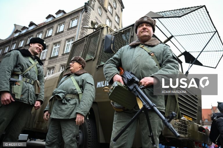 Polónia: confrontos violentos com unidades da ZOMO no 44.º aniversário da lei marcial em Gdansk 