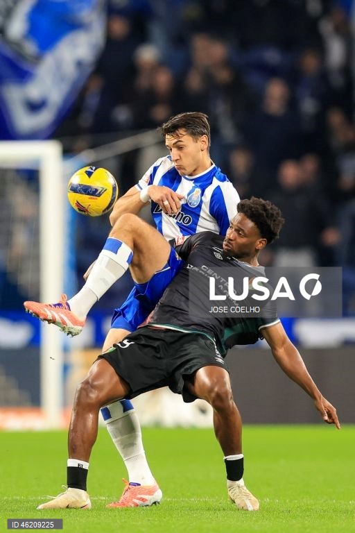 FC Porto vence o Estrela por 3-1 e chega aos 40 pontos, na liderança da Liga. Volta a repor a vantagem de cinco pontos para o Sporting e de oito para o Benfica.