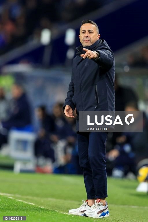 FC Porto vence o Estrela por 3-1 e chega aos 40 pontos, na liderança da Liga. Volta a repor a vantagem de cinco pontos para o Sporting e de oito para o Benfica.