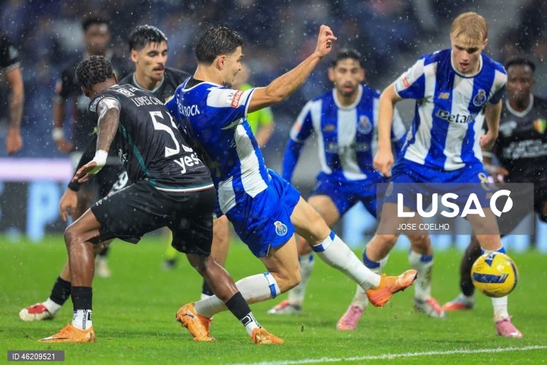FC Porto vence o Estrela por 3-1 e chega aos 40 pontos, na liderança da Liga. Volta a repor a vantagem de cinco pontos para o Sporting e de oito para o Benfica.