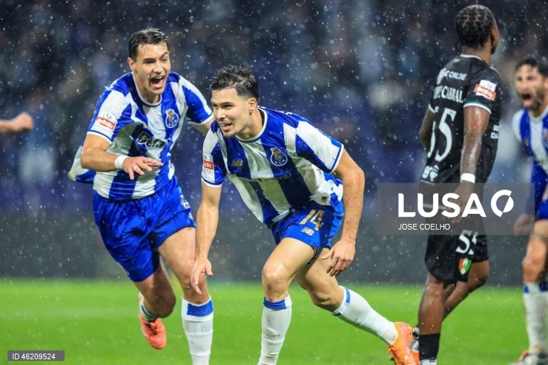 FC Porto vence o Estrela por 3-1 e chega aos 40 pontos, na liderança da Liga. Volta a repor a vantagem de cinco pontos para o Sporting e de oito para o Benfica.