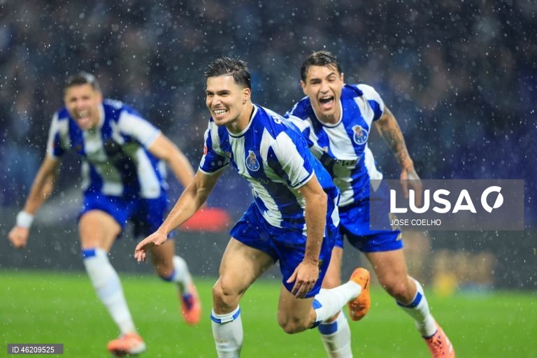 FC Porto vence o Estrela por 3-1 e chega aos 40 pontos, na liderança da Liga. Volta a repor a vantagem de cinco pontos para o Sporting e de oito para o Benfica.