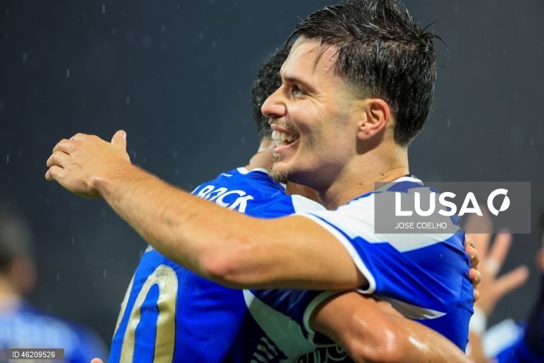 FC Porto vence o Estrela por 3-1 e chega aos 40 pontos, na liderança da Liga. Volta a repor a vantagem de cinco pontos para o Sporting e de oito para o Benfica.