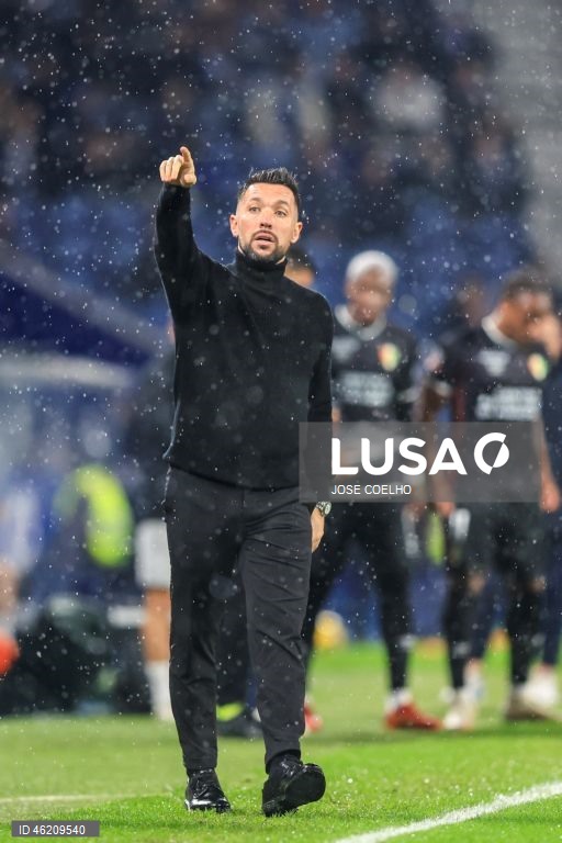 FC Porto vence o Estrela por 3-1 e chega aos 40 pontos, na liderança da Liga. Volta a repor a vantagem de cinco pontos para o Sporting e de oito para o Benfica.