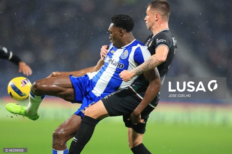 FC Porto vence o Estrela por 3-1 e chega aos 40 pontos, na liderança da Liga. Volta a repor a vantagem de cinco pontos para o Sporting e de oito para o Benfica.
