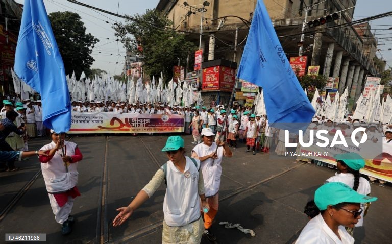 Índia: Protesto em Kolkata contra o aumento de violência contra as mulheres 
