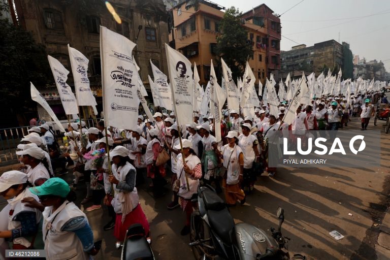 Índia: Protesto em Kolkata contra o aumento de violência contra as mulheres 