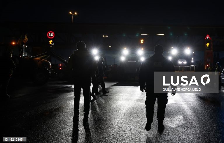França: Agricultores protestam contra abate de rebanhos inteiros durante surtos de doença cutânea nodular