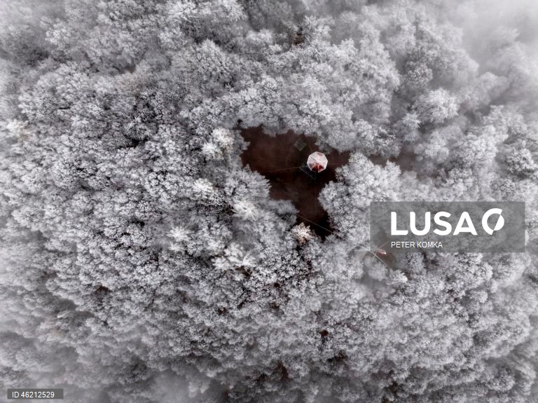 Paisagem de inverno no norte da Hungria