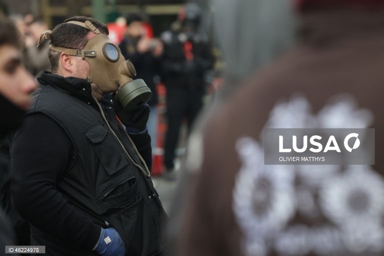 Milhares de agricultores de toda a Europa protestaram em Bruxelas, levando tratores para perto das instituições da UE para denunciar as políticas agrícolas e comerciais da UE, particularmente o acordo UE-Mercosul, as reformas da PAC e as crescentes pressões regulatórias e financeiras, durante uma cimeira de líderes da UE.  