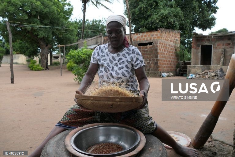 Moçambique: Venda de pasteis de feijão nas ruas de Maputo