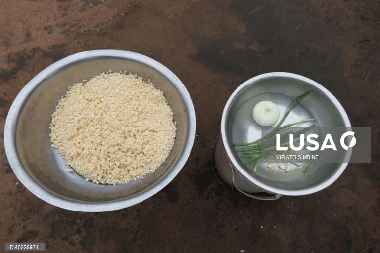 Moçambique: Venda de pasteis de feijão nas ruas de Maputo