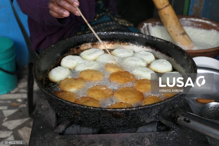 Moçambique: Venda de pasteis de feijão nas ruas de Maputo