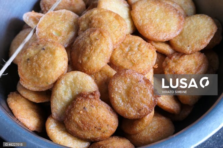 Moçambique: Venda de pasteis de feijão nas ruas de Maputo