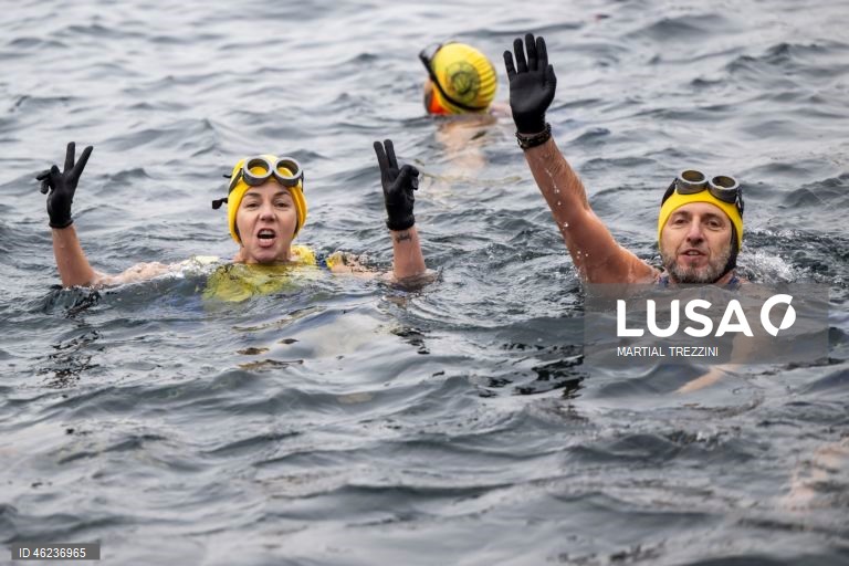 Suiça: Tradicional banho de Natal no Lago Genebra