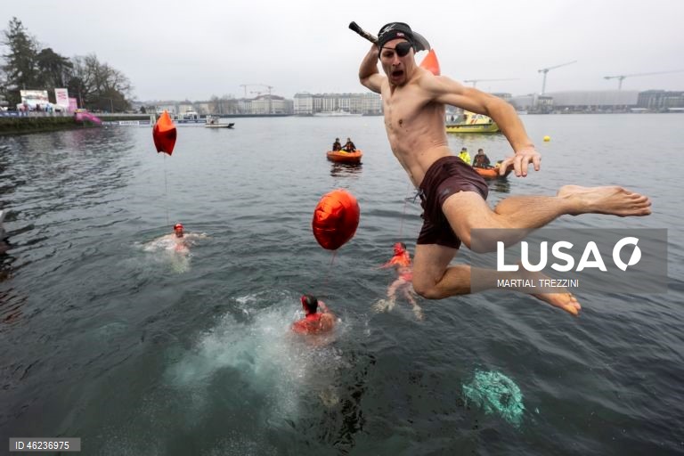 Suiça: Tradicional banho de Natal no Lago Genebra