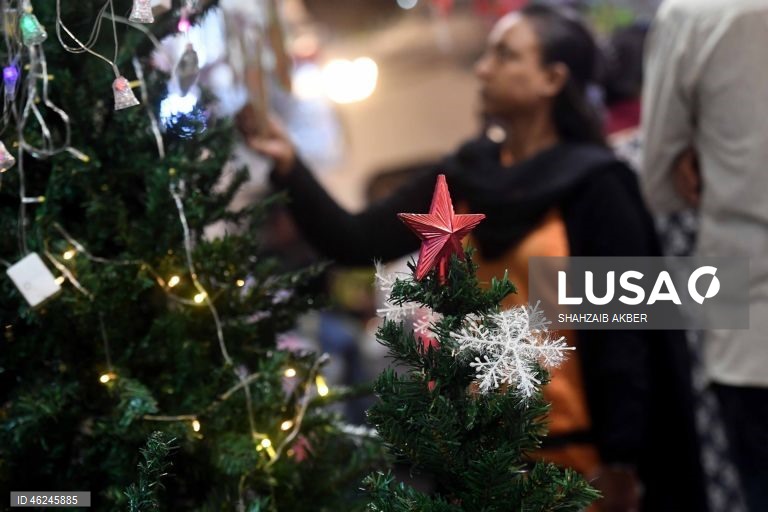 Paquistão: Preparativos para o Natal em Karachi