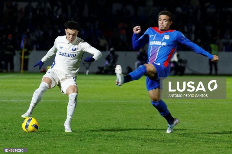 O FC Porto, com dois golos de Borja Sainz, venceu hoje folgadamente em Alverca 3-0, em jogo da 15.ª jornada da I Liga de futebol, prova que lidera provisoriamente, com oito pontos de avanço para o segundo.