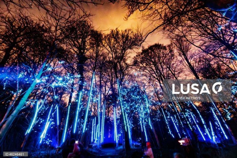 Festival de luzes Winter Floridylle no Jardim Botânico de Meise, em Meise, Bélgica. O festival de luzes acontece de 18 de dezembro de 2025 a 4 de janeiro de 2026.  