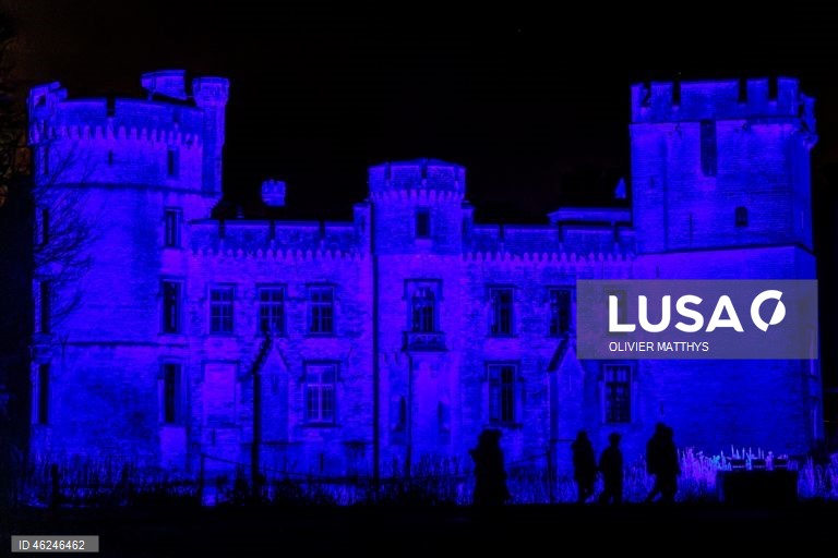 Festival de luzes Winter Floridylle no Jardim Botânico de Meise, em Meise, Bélgica. O festival de luzes acontece de 18 de dezembro de 2025 a 4 de janeiro de 2026.  