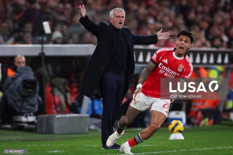 Um golo de Pavlidis, na conversão de uma grande penalidade, foi o suficiente para o Benfica vencer hoje na receção ao Famalicão por 1-0, em jogo da 15.ª jornada da I Liga de futebol.