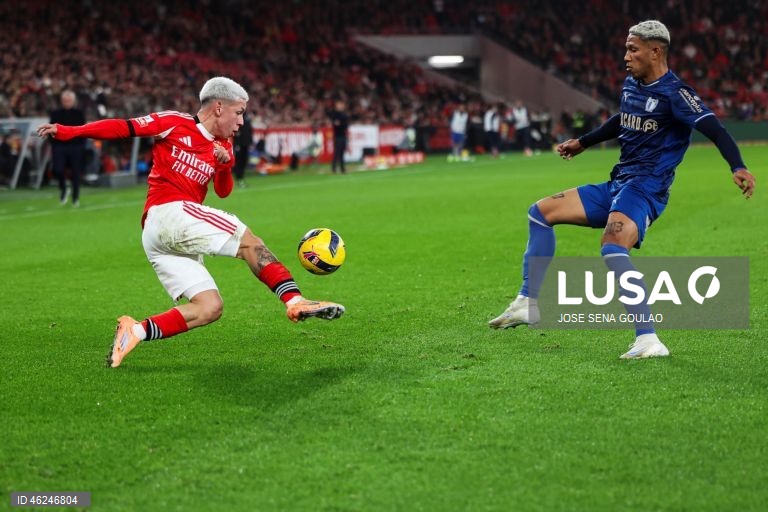 Um golo de Pavlidis, na conversão de uma grande penalidade, foi o suficiente para o Benfica vencer hoje na receção ao Famalicão por 1-0, em jogo da 15.ª jornada da I Liga de futebol.