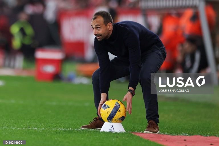 Um golo de Pavlidis, na conversão de uma grande penalidade, foi o suficiente para o Benfica vencer hoje na receção ao Famalicão por 1-0, em jogo da 15.ª jornada da I Liga de futebol.