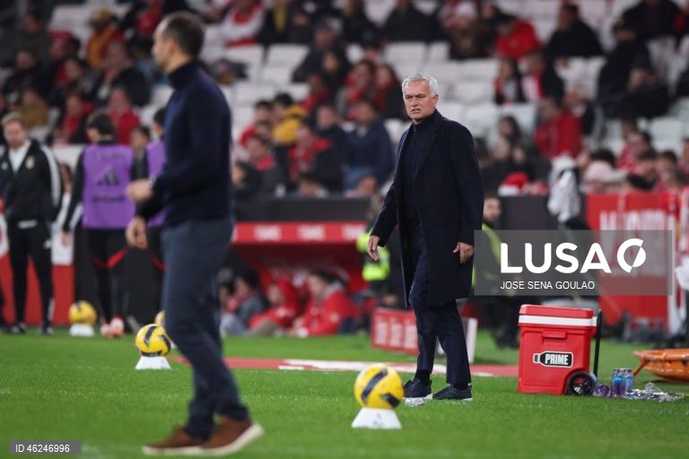 Um golo de Pavlidis, na conversão de uma grande penalidade, foi o suficiente para o Benfica vencer hoje na receção ao Famalicão por 1-0, em jogo da 15.ª jornada da I Liga de futebol.