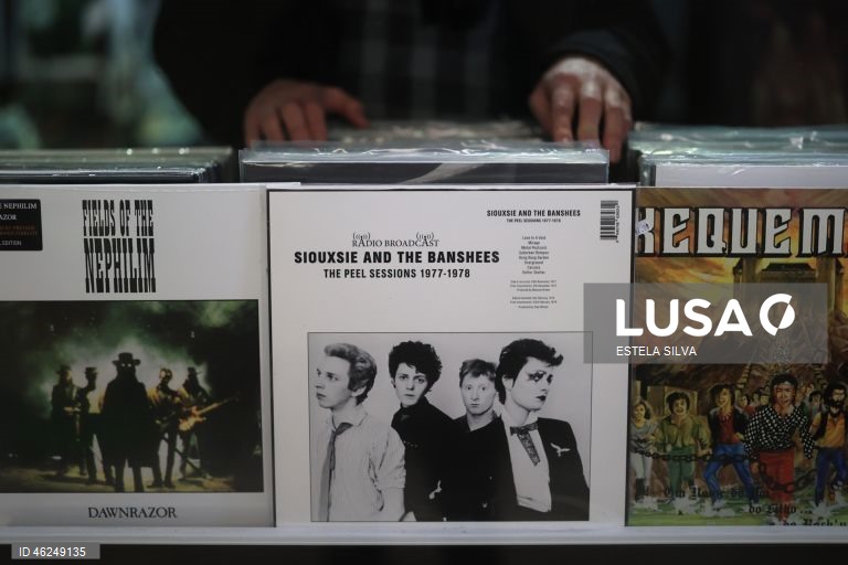 A loja de discos Piranha está a assinalar 30 anos de existência com um programa que inclui uma exposição, festas de escuta de discos e encontros com artistas, no Porto.