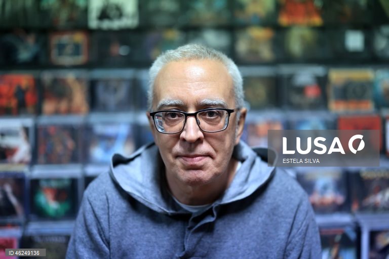 A loja de discos Piranha está a assinalar 30 anos de existência com um programa que inclui uma exposição, festas de escuta de discos e encontros com artistas, no Porto.