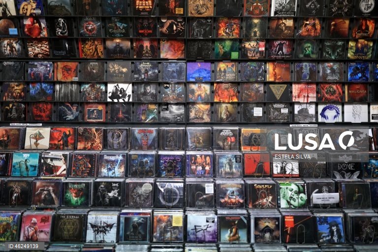 A loja de discos Piranha está a assinalar 30 anos de existência com um programa que inclui uma exposição, festas de escuta de discos e encontros com artistas, no Porto.
