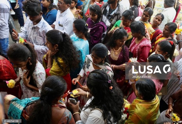 Cristãos celebram Natal em toda a Índia