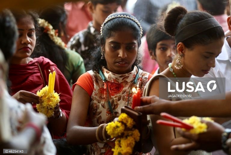 Cristãos celebram Natal em toda a Índia