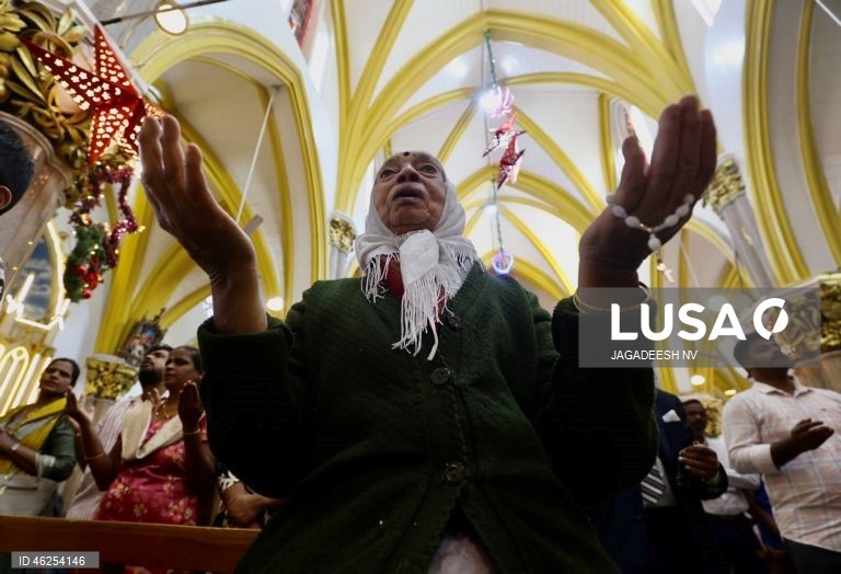 Cristãos celebram Natal em toda a Índia