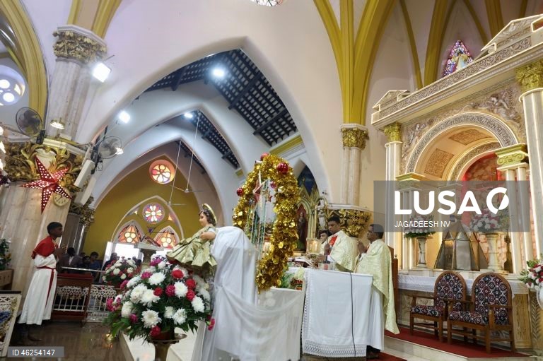 Cristãos celebram Natal em toda a Índia